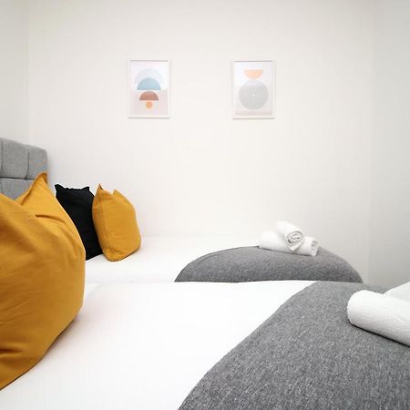 No 2 Under The Clock By Ssw - 2Br, Right In The City Centre, Sleeps 6 Cardiff Luaran gambar