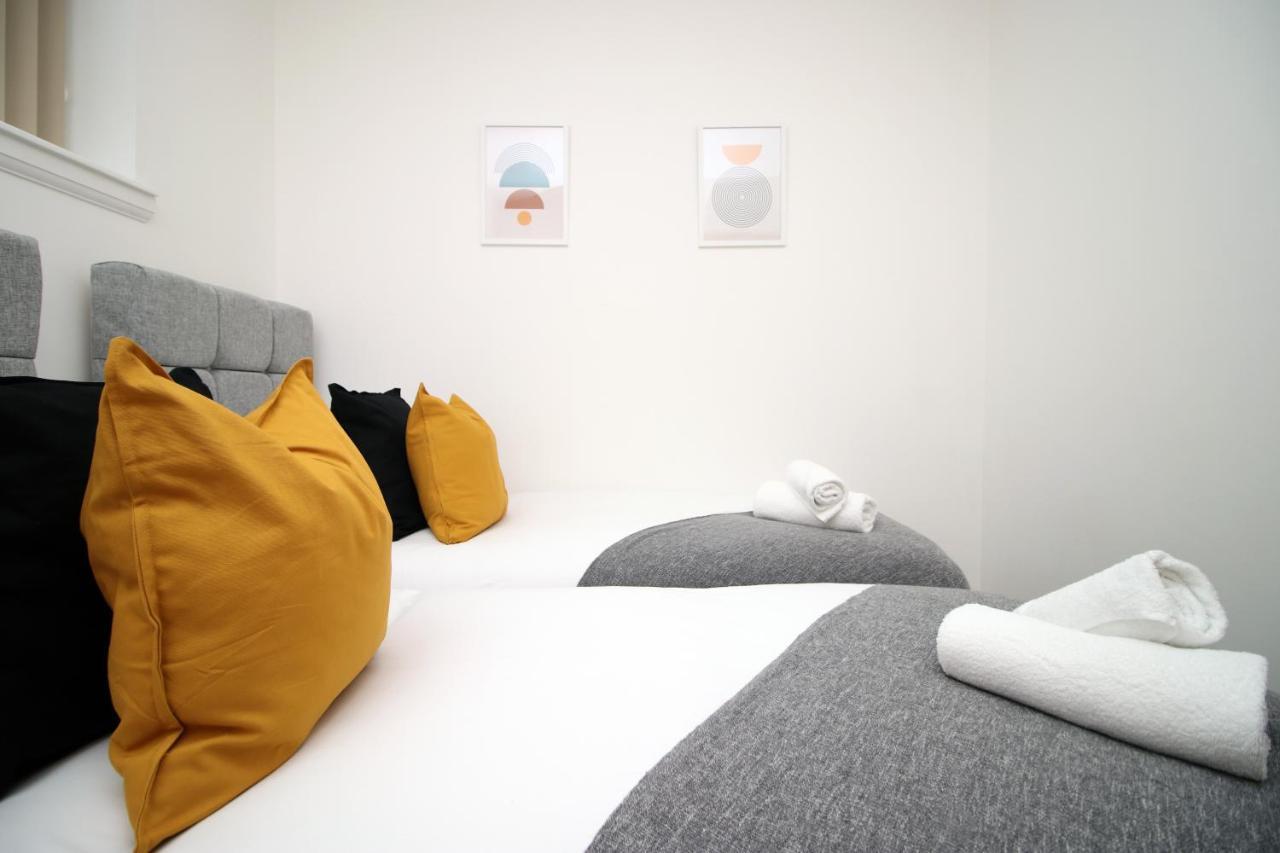 No 2 Under The Clock By Ssw - 2Br, Right In The City Centre, Sleeps 6 Cardiff Luaran gambar