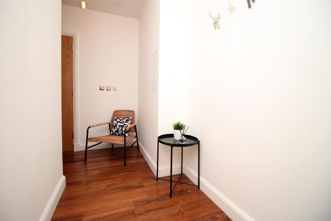 No 2 Under The Clock By Ssw - 2Br, Right In The City Centre, Sleeps 6 Cardiff Luaran gambar