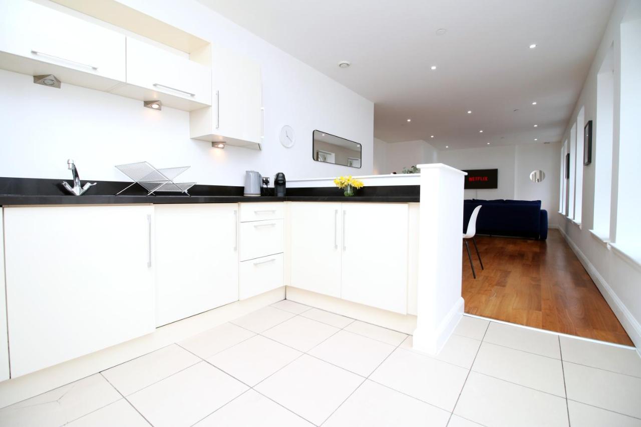 No 2 Under The Clock By Ssw - 2Br, Right In The City Centre, Sleeps 6 Cardiff Luaran gambar