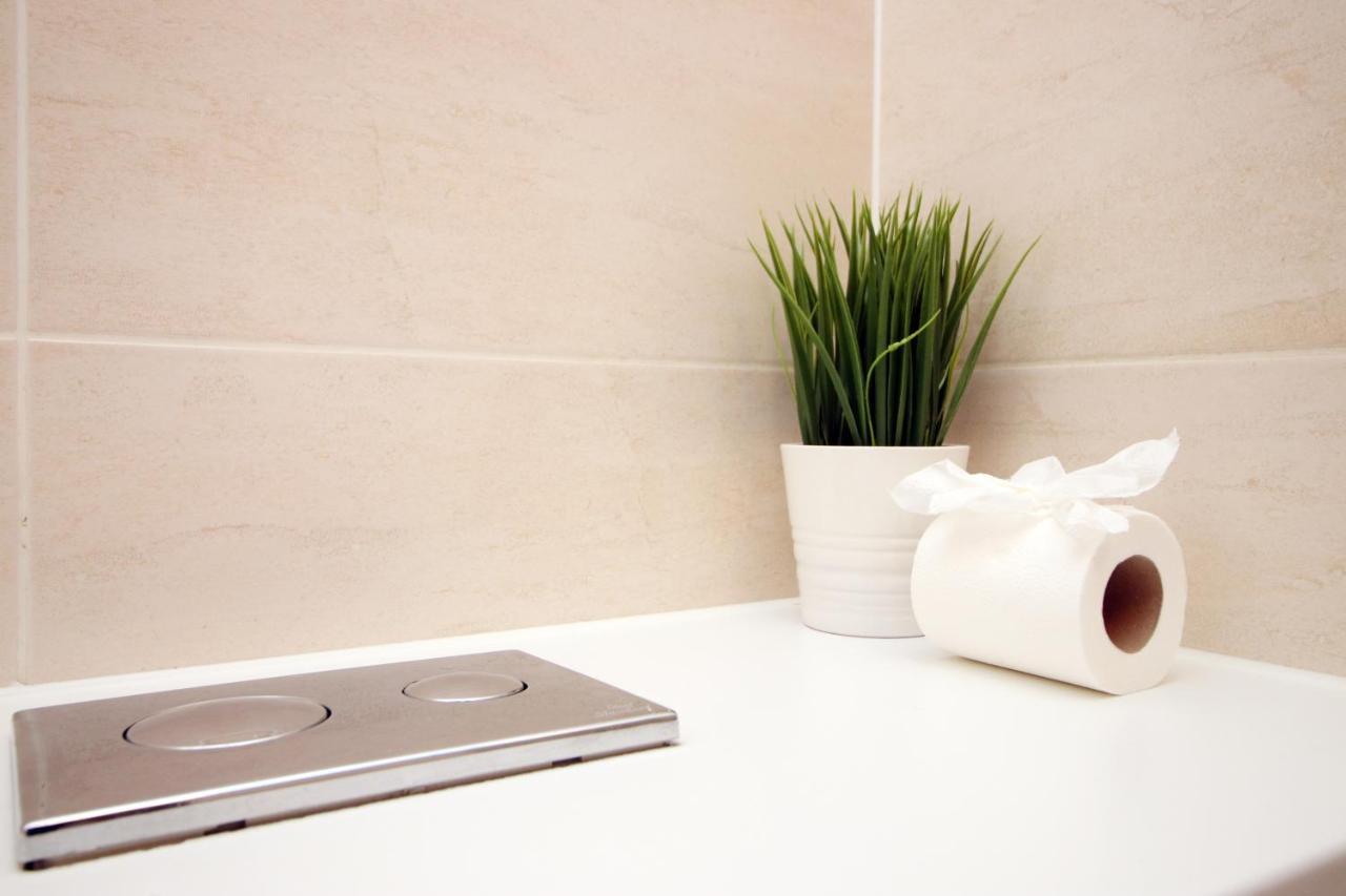 No 2 Under The Clock By Ssw - 2Br, Right In The City Centre, Sleeps 6 Cardiff Luaran gambar