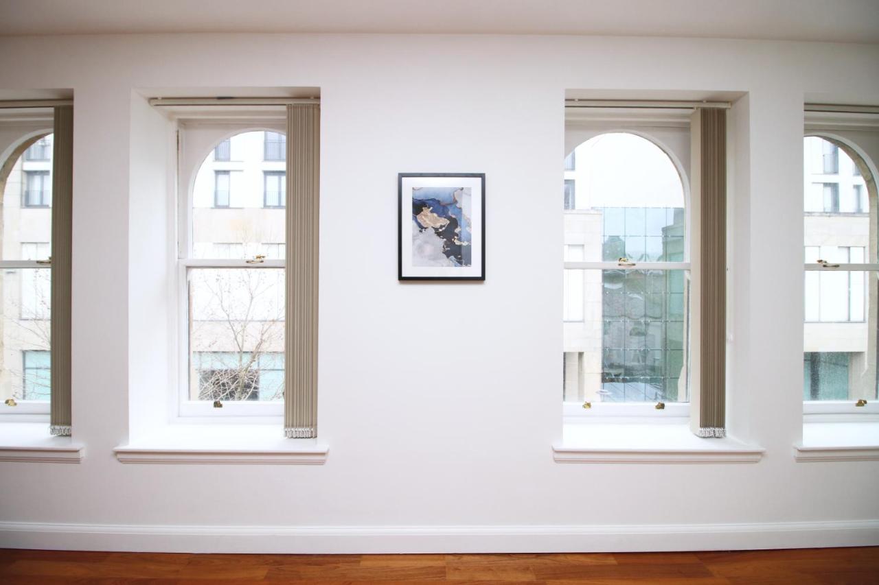No 2 Under The Clock By Ssw - 2Br, Right In The City Centre, Sleeps 6 Cardiff Luaran gambar