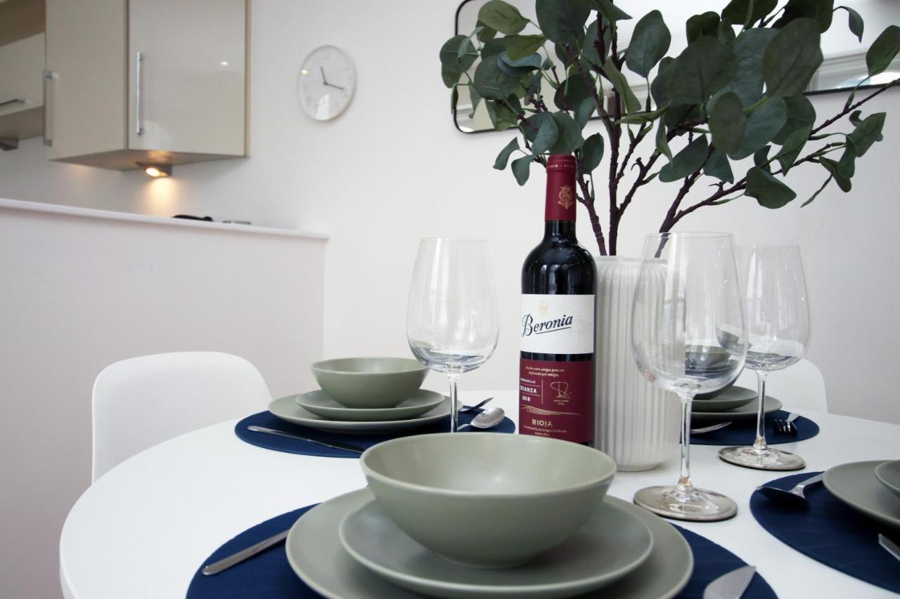 No 2 Under The Clock By Ssw - 2Br, Right In The City Centre, Sleeps 6 Cardiff Luaran gambar