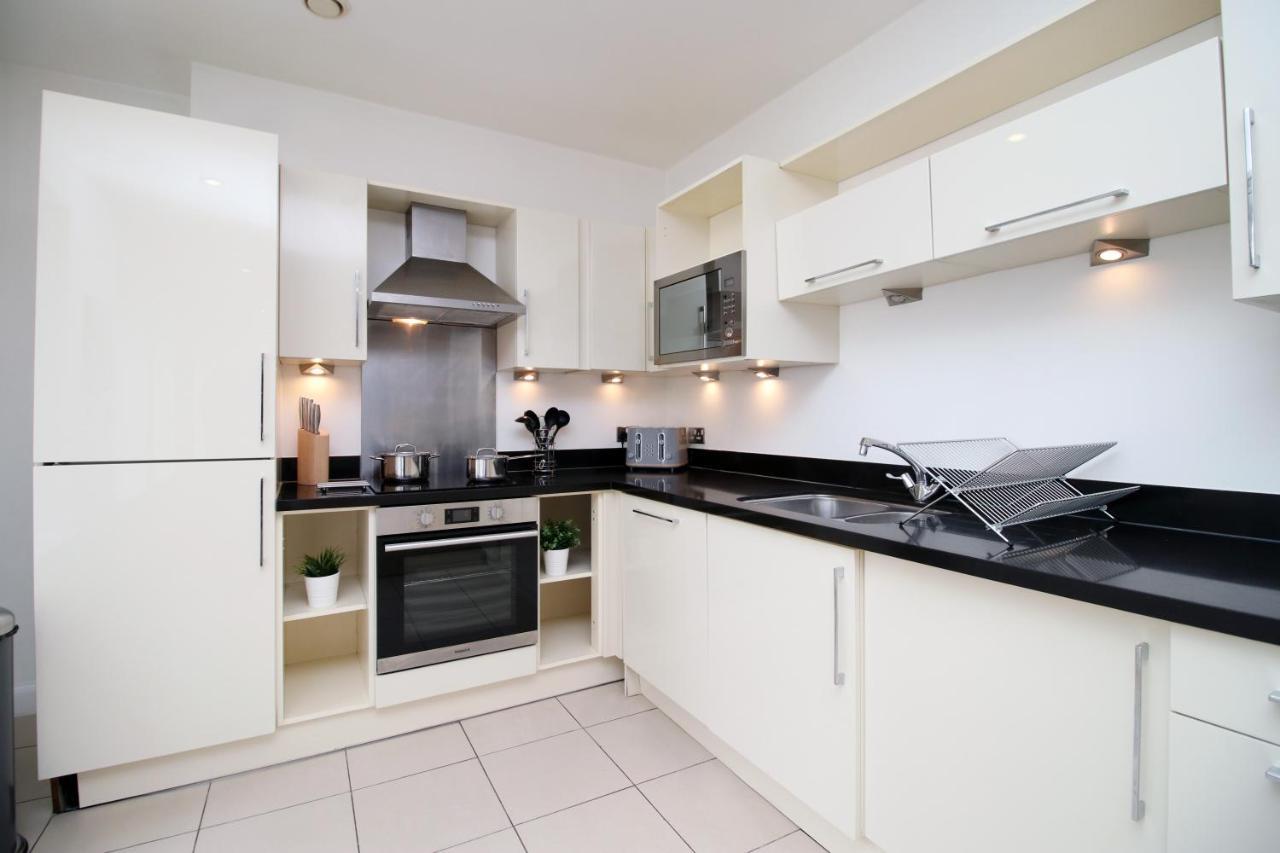 No 2 Under The Clock By Ssw - 2Br, Right In The City Centre, Sleeps 6 Cardiff Luaran gambar
