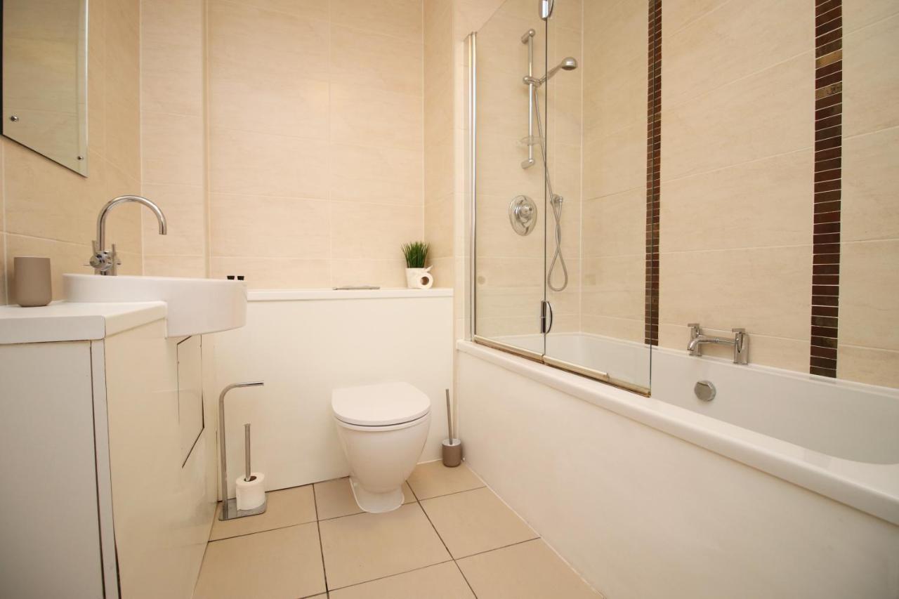 No 2 Under The Clock By Ssw - 2Br, Right In The City Centre, Sleeps 6 Cardiff Luaran gambar