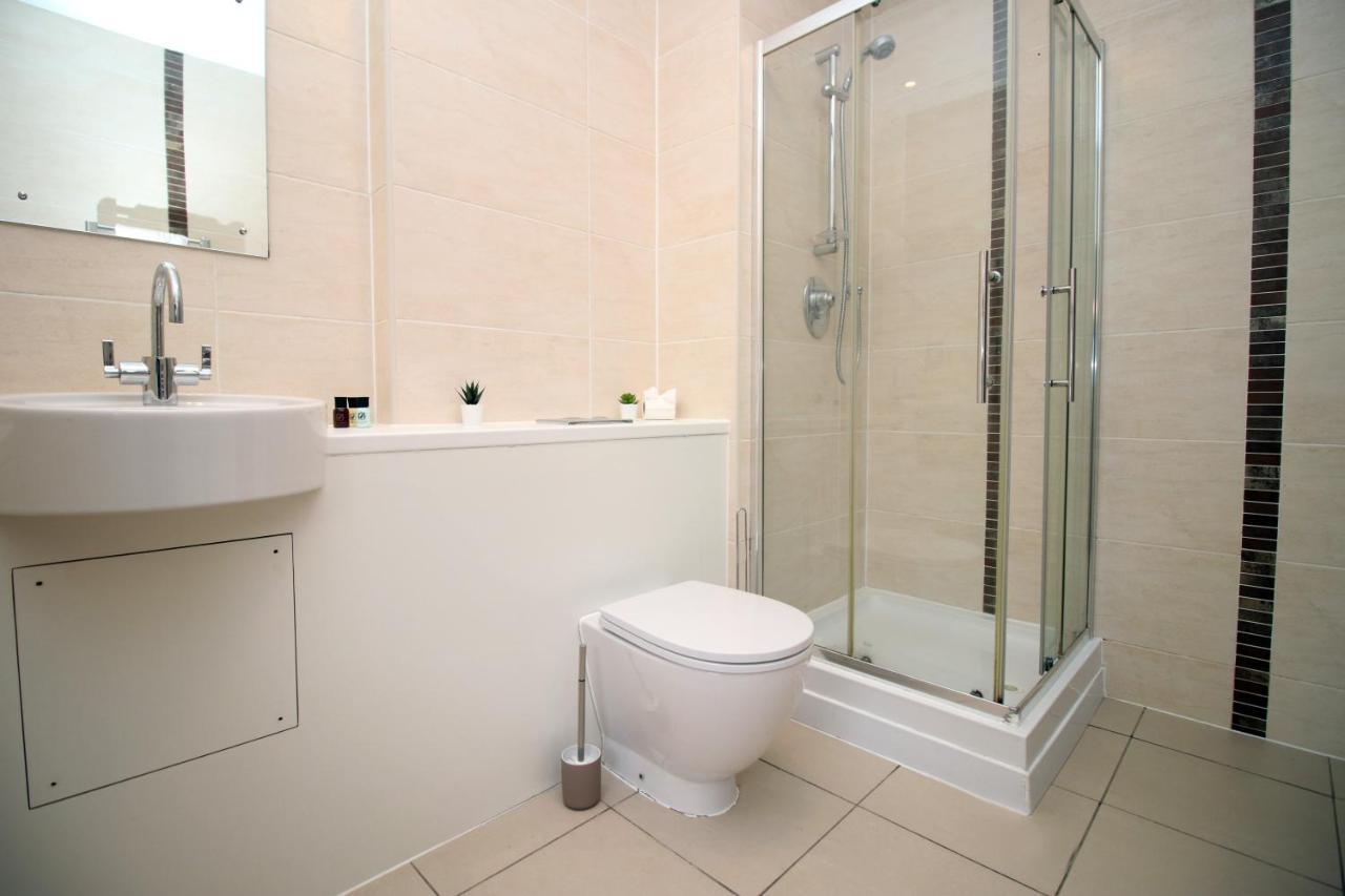 No 2 Under The Clock By Ssw - 2Br, Right In The City Centre, Sleeps 6 Cardiff Luaran gambar