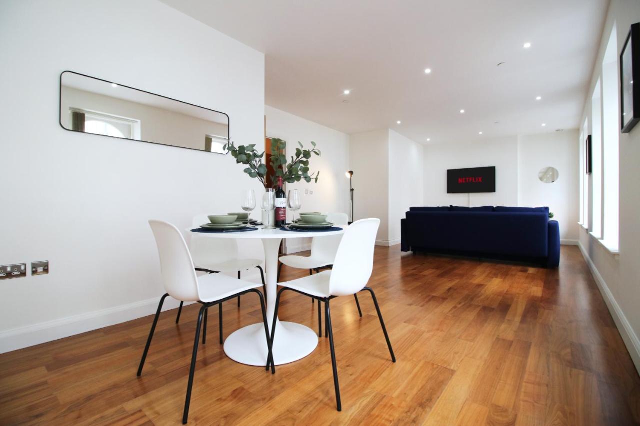 No 2 Under The Clock By Ssw - 2Br, Right In The City Centre, Sleeps 6 Cardiff Luaran gambar
